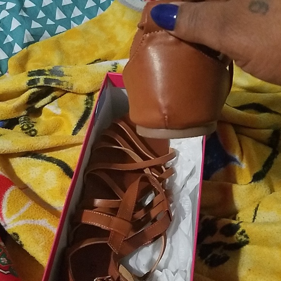 Sandals - Picture 3 of 4